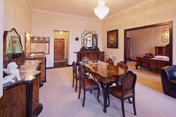 Exclusive Apartment On Shevchenko Avenue 10 Lemberg Exterior foto